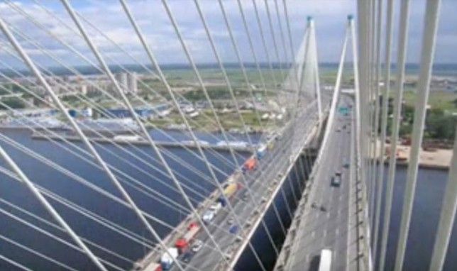 圣彼得堡涅瓦河畔的Bolshoy Obukhovsky大桥